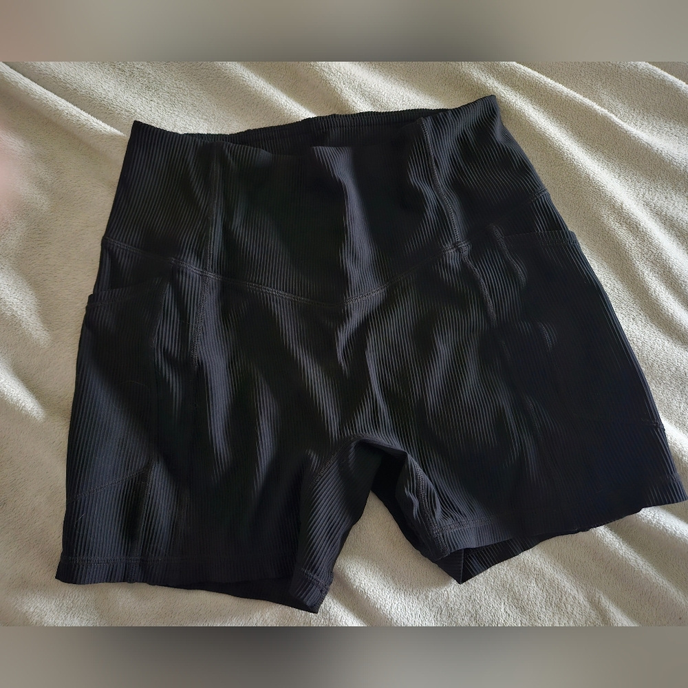 NWOT Til You Collapse ribbed pocket shorts, size Large